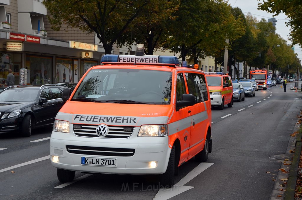 Attentat auf Fr Reker Koeln Braunsfeld Aachenerstr Wochenmarkt P06.JPG - Miklos Laubert